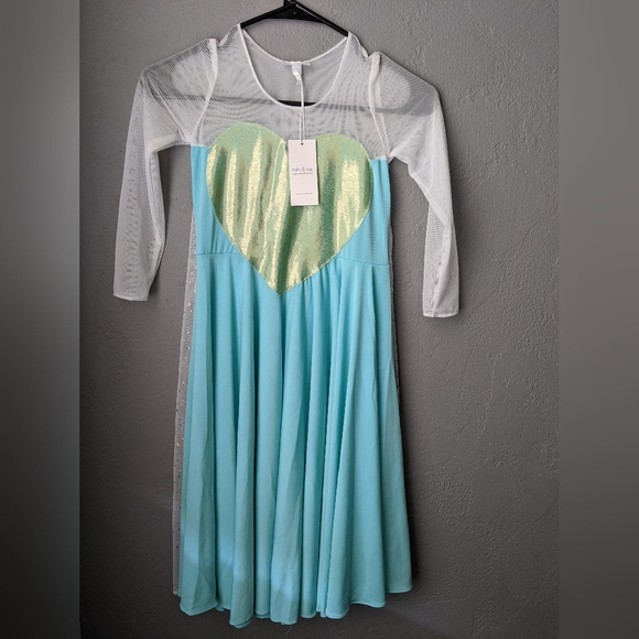 Sensory friendly Elsa dress LIKE MORE STYLES TO BUNDLE FOR $9 EACH - Picture 1 of 3